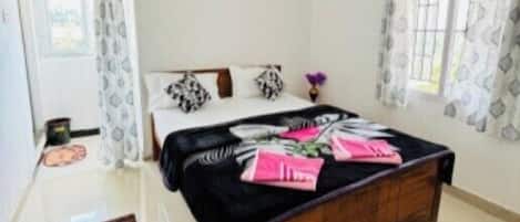 Deluxe Room | Desk, laptop workspace, free WiFi