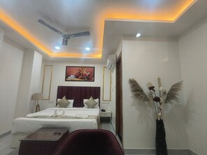 Ropa de cama de alta calidad, colchones con efecto memoria y minibar 