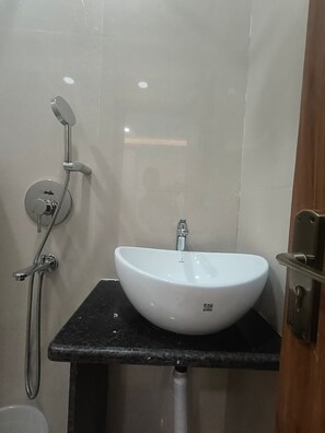 Premium Room | Bathroom - Bisaka Hotel (Patna)