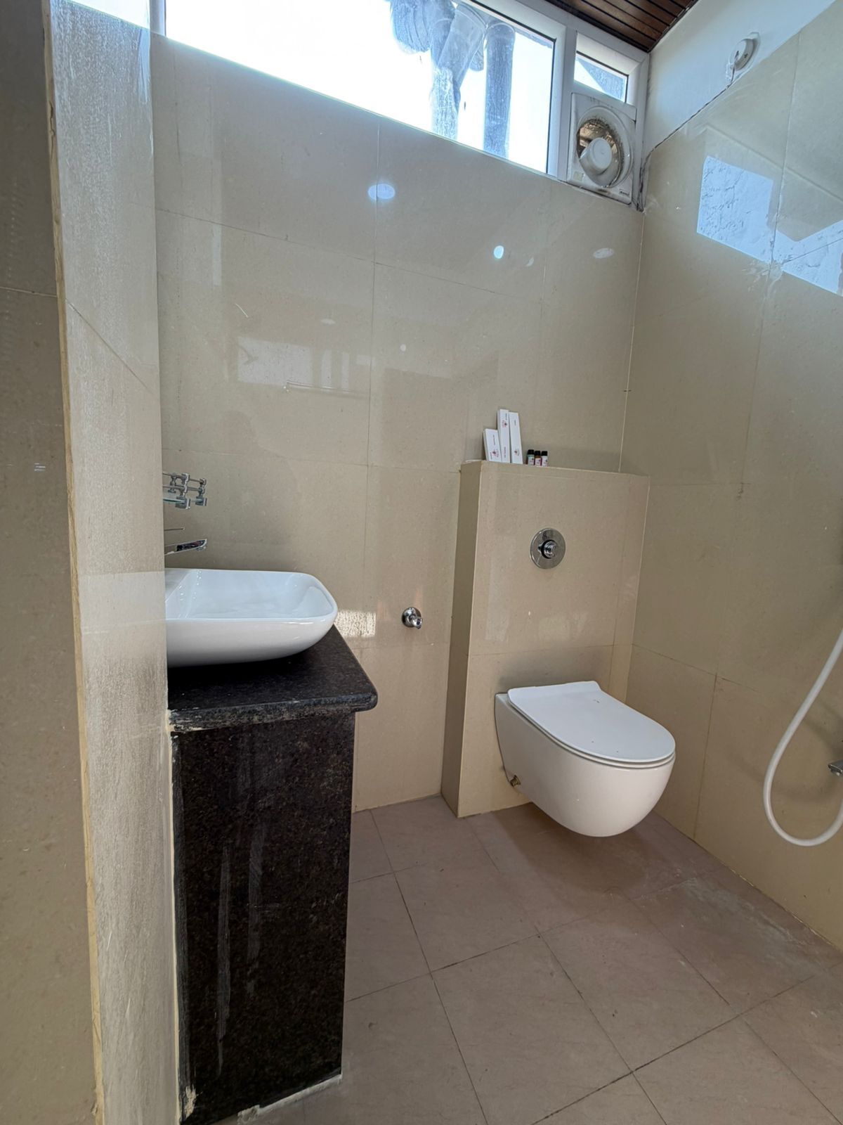 Club Room | Bathroom | Free toiletries, towels