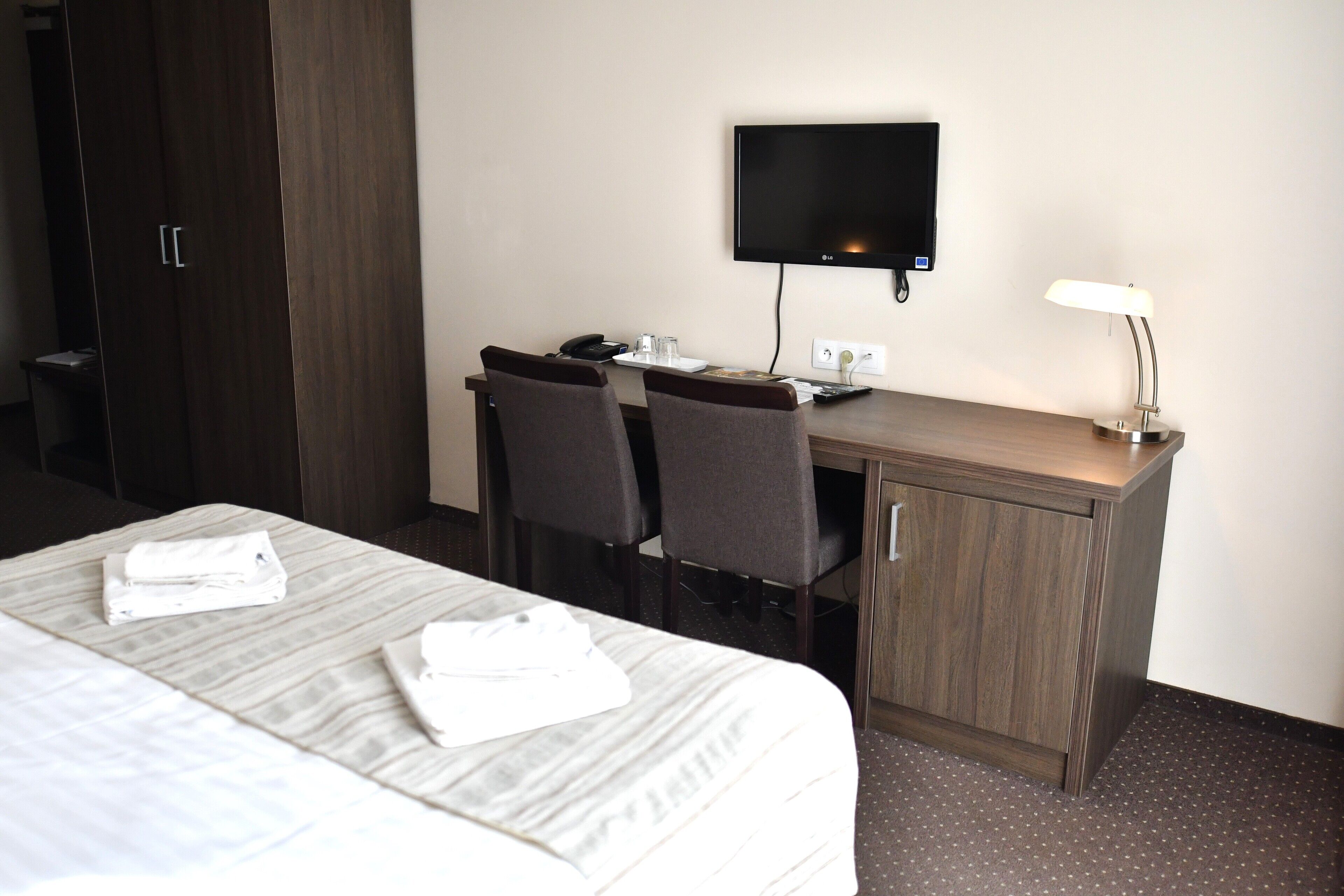 Chambre Classique Double ou avec lits jumeaux, vue parc | Bureau, espace de travail pour ordinateur portable, Wi-Fi gratuit