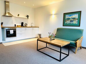 Comfort-lejlighed - køkken - udsigt til gårdsplads | Opholdsområde