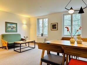 Comfort Condo, Kitchen, Courtyard View | Dining - green-man Parkapartments  (Wolfsburg)