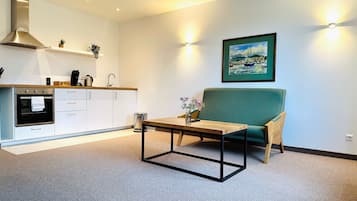 Bloc d'apartaments Comfort, cuina, vistes al pati | Interior