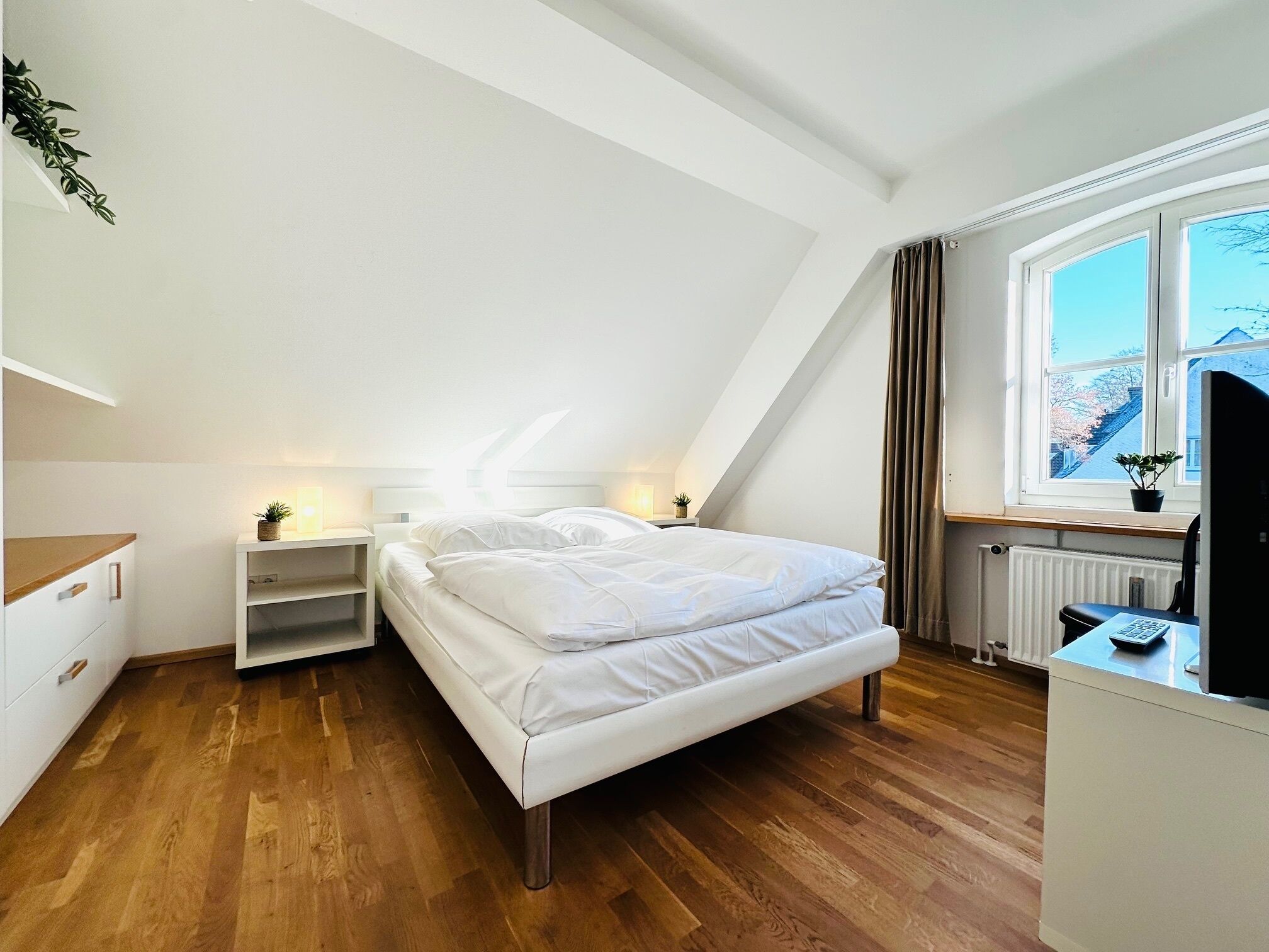 Classic Condo, Multiple Beds, Balcony, Park View