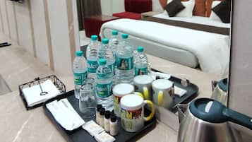 Phòng đôi Deluxe | Bàn, khu vực làm việc phù hợp cho laptop