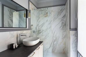 Shower, hair dryer, towels, toilet paper - Elvezia 22 (Baveno)