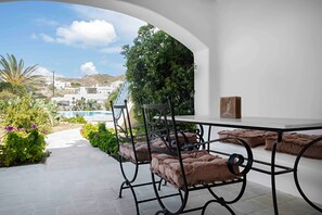 Outdoor dining - Mykonos pool house 4 shared pool - My rental Homes (Mykonos)