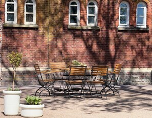 Outdoor dining - Vacation apartment Nordlicht Gut Osterhausen Butjadingen - For the whole family (Butjadingen)