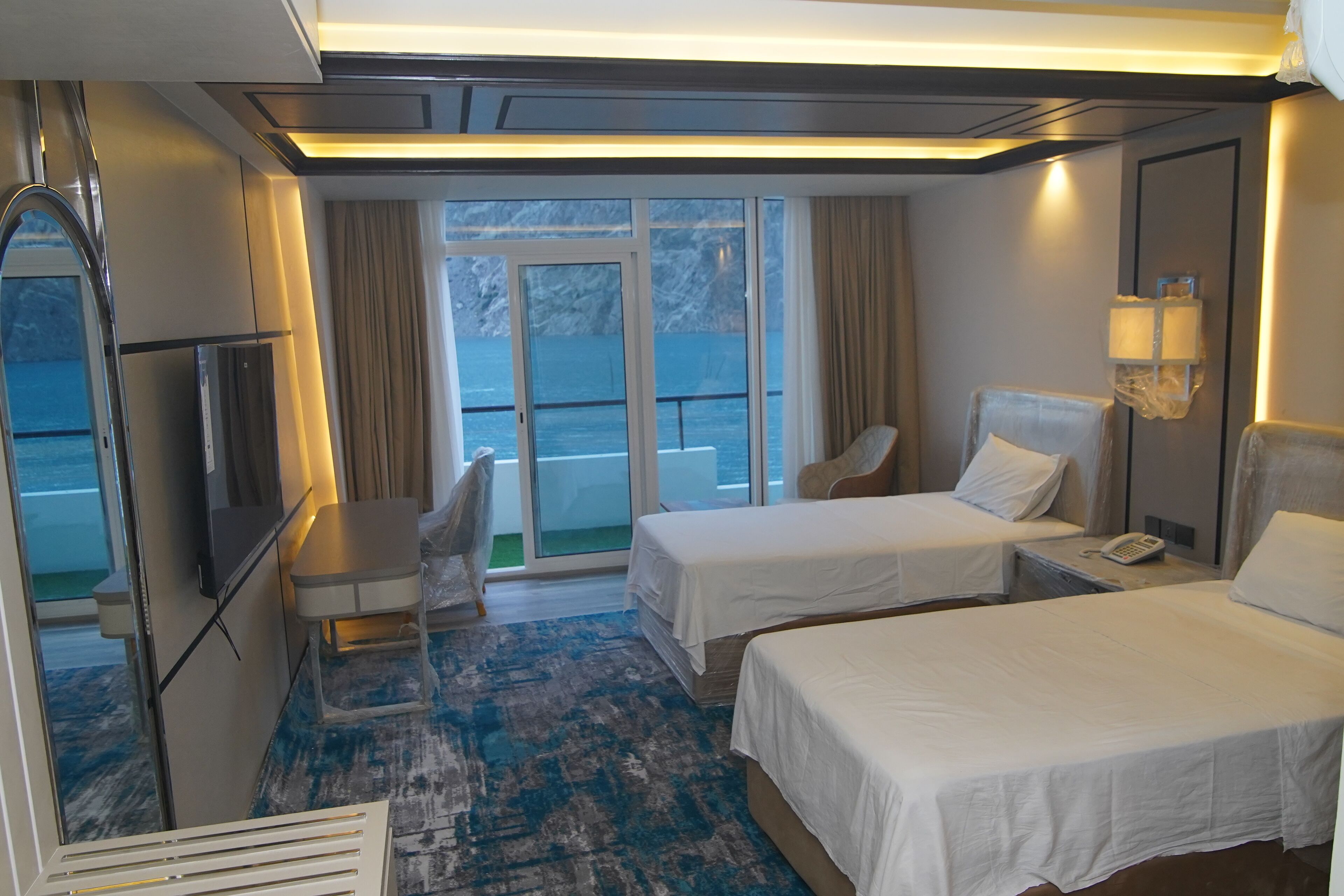 Cortinas blackout, ferros/tábuas de passar roupa, Wi-Fi de cortesia