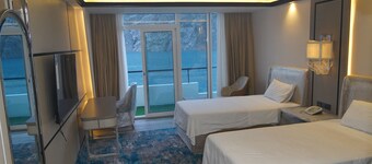Road & Story Hotel & Resort