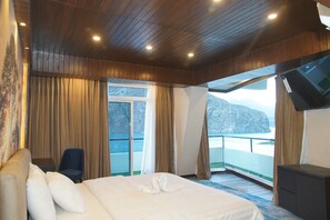 Blackout curtains, iron/ironing board, free WiFi - Road & Story Hotel & Resort (Hunza)