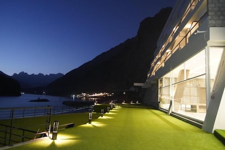 Jardines del alojamiento. Road & Story Hotel & Resort