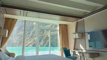 Blackout drapes, iron/ironing board, free WiFi