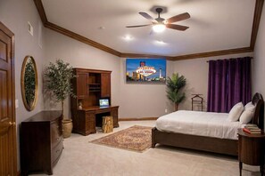 5 bedrooms, desk, iron/ironing board, travel cot - Huge Lux Large Lot Estate Home, Heated*Pool+Spa (Las Vegas)