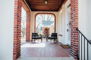 Terrace/patio - Modern Cozy 2BR | Pet-Friendly Fast WiFi (Montgomery)