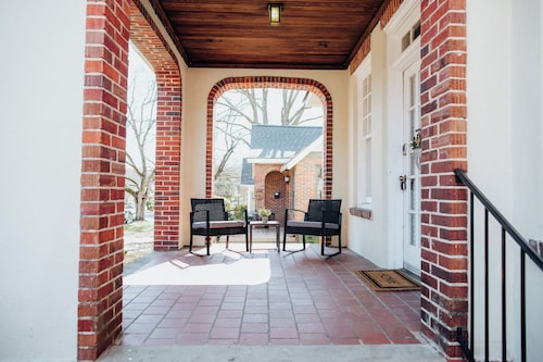 Charming 2BR | Pet-Friendly + Fast WiFi