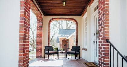 Modern Cozy 2BR | Pet-Friendly Fast WiFi