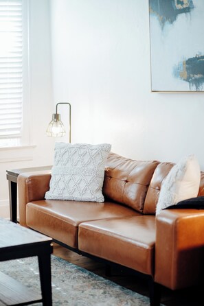 Smart TV, video games - Family-Friendly 2BR | Pet-Friendly + Fast WiFi (Montgomery)