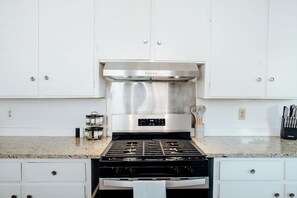 Fridge, microwave, oven, stovetop - Family-Friendly 2BR | Pet-Friendly + Fast WiFi (Montgomery)