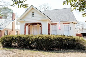 Exterior - Family-Friendly 2BR | Pet-Friendly + Fast WiFi (Montgomery)