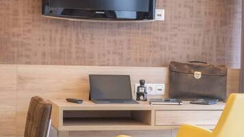 Apartment, 1 Bedroom, Accessible, Smoking | Room amenity