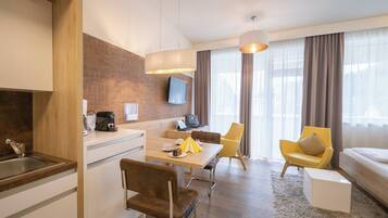 Apartment, 1 Bedroom, Accessible, Smoking | Interior