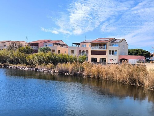 BEL APPARTEMENT T2  AVEC TERRASSE - VUE SUR LAC MARIN - PROCHE PLAGES BARCARÈS 
