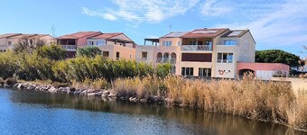 BEAUTIFUL T2 APARTMENT WITH TERRACE - VIEW OF LAC MARIN - CLOSE TO BEACHES BARCARÈS 