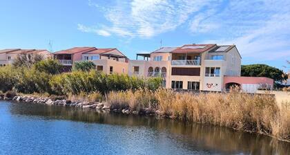 BEAUTIFUL T2 APARTMENT WITH TERRACE - VIEW OF LAC MARIN - CLOSE TO BEACHES BARCARÈS