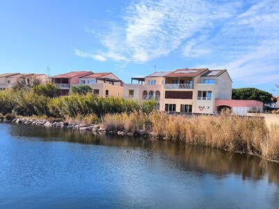 BEAUTIFUL T2 APARTMENT WITH TERRACE - VIEW OF LAC MARIN - CLOSE TO BEACHES BARCARÈS 