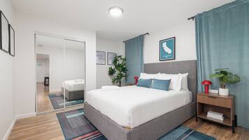 Iron/ironing board, internet, bed sheets