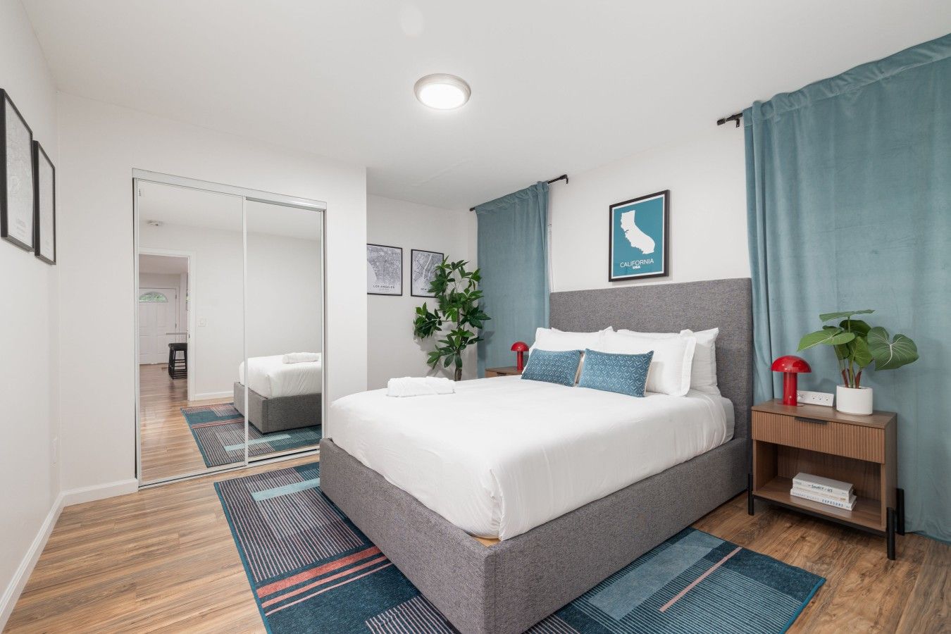 4 bedrooms, desk, iron/ironing board, WiFi
