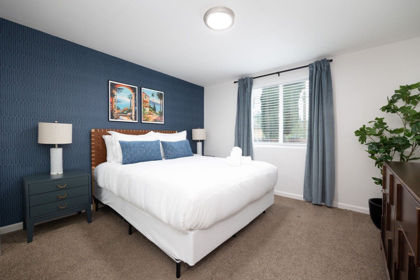 4 bedrooms, desk, iron/ironing board, WiFi