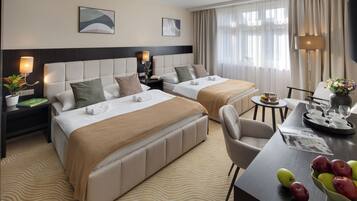 Design Room | In-room safe, desk, laptop workspace, blackout curtains