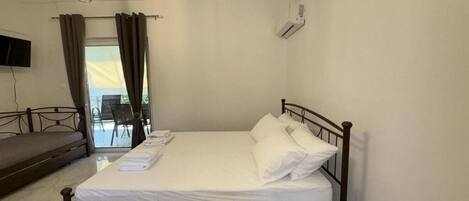 Comfort Apartment, Balcony, Courtyard View | Blackout curtains, soundproofing, iron/ironing board, free WiFi