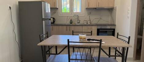 Comfort Apartment, Balcony, Courtyard View | Dining