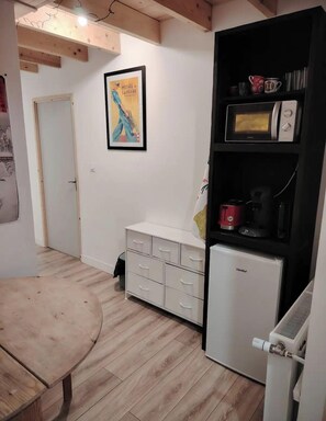 Interior - Rooms and kitchenette in the heart of the Beaufortain region (Villard-sur-Doron)