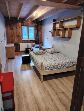 WiFi, bed sheets - Rooms and kitchenette in the heart of the Beaufortain region (Villard-sur-Doron)