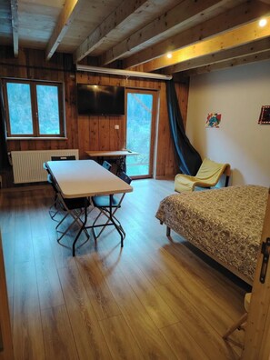 WiFi, bed sheets - Rooms and kitchenette in the heart of the Beaufortain region (Villard-sur-Doron)