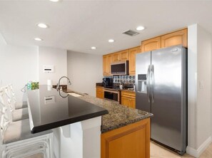 Réfrigérateur, micro-ondes, four, lave-vaisselle