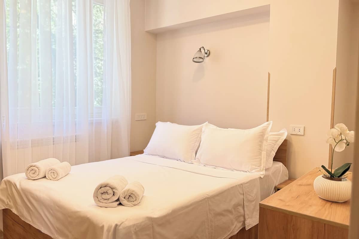 Family Apartment, 2 Bedrooms, Kitchen, Courtyard View