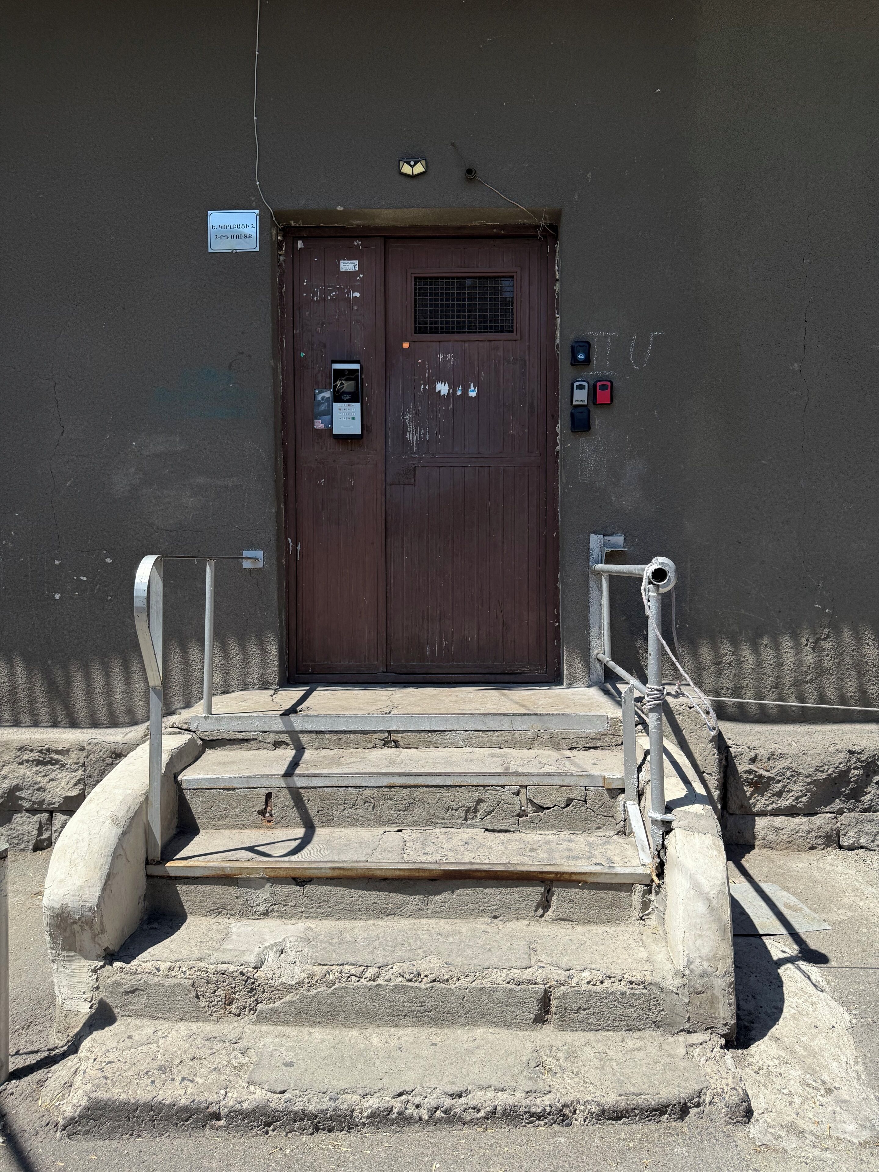 Familienapartment, 2 Schlafzimmer, Küche, Blick auf den Innenhof | Außendetails