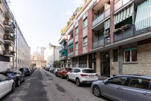 Property grounds - GuestHost - Cozy and bright 55 square meters apartment, perfect for four people, located on the third floor of a building with an elevator (NOT accessible to disabled guests).The property enjoys a strategic location, near Viale Certosa and Corso Sempione (Milan)