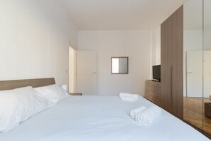Iron/ironing board - GuestHost - Cozy and bright 55 square meters apartment, perfect for four people, located on the third floor of a building with an elevator (NOT accessible to disabled guests).The property enjoys a strategic location, near Viale Certosa and Corso Sempione (Milan)