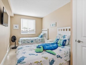3 bedrooms, iron/ironing board, free WiFi, bed sheets - Gulf-Front Luxury Condo on Marco Island (Marco Island)