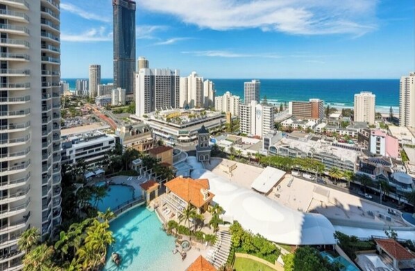 Exterior - Luxury 3BR Ocean View Apartment | Walk to Beach (Surfers Paradise)