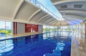 Indoor pool, outdoor pool - Luxury 3BR Ocean View Apartment | Walk to Beach (Surfers Paradise)