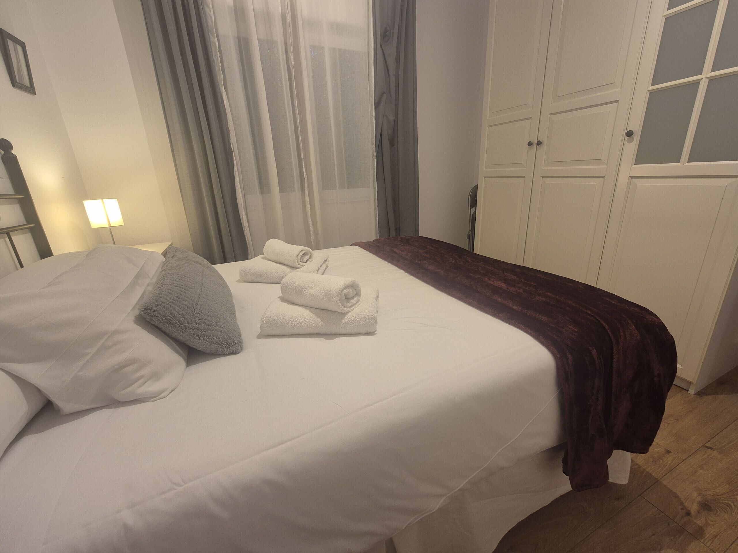 3 quartos, ferros/tábuas de passar roupa, Wi-Fi de cortesia