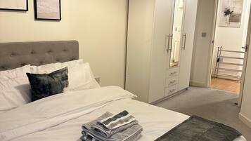 2 bedrooms, desk, iron/ironing board, free WiFi